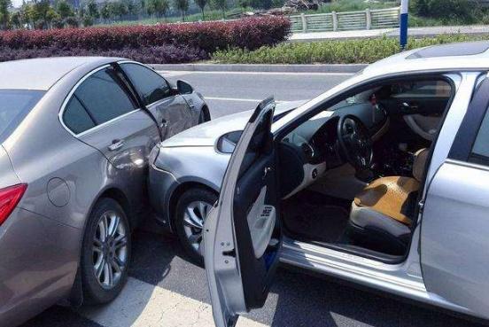 偷心俏佳人 视频截图