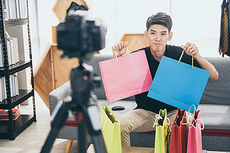 你不是一個人 视频截图